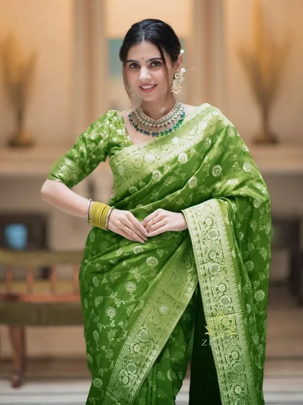 Mehendi_Green_Banarasi_Saree_New_Collection_with_Heavy_Brocade_Blouse_|_Trending_Pattu_Party_Wear_Sadi_|_Zari_Woven_Wedding_Sari_|_Stylish_Soft_Lichi_Silk_Saree_with_Rich_Pallu