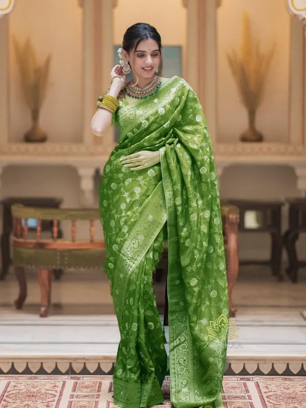 Mehendi_Green_Banarasi_Saree_New_Collection_with_Heavy_Brocade_Blouse_|_Trending_Pattu_Party_Wear_Sadi_|_Zari_Woven_Wedding_Sari_|_Stylish_Soft_Lichi_Silk_Saree_with_Rich_Pallu