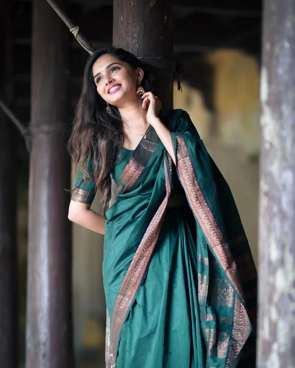 Latest_Design_Green_Partywear_Pattu_Sadi_With_Blouse_Piece,_Trending_Kanjivaram_Wedding_Sari_in_Soft_Litchi_Silk