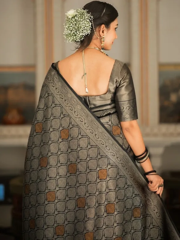 Latest_Design_Soft_Lichi_Silk_Grey_Two-Tone_Wedding_Sadi_with_Brocade_Blouse_Piece_�_Trending_Partywear_Kanjivaram_Saree