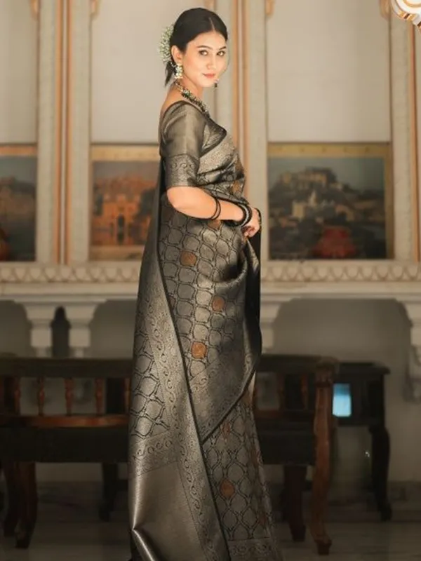 Latest_Design_Soft_Lichi_Silk_Grey_Two-Tone_Wedding_Sadi_with_Brocade_Blouse_Piece_�_Trending_Partywear_Kanjivaram_Saree
