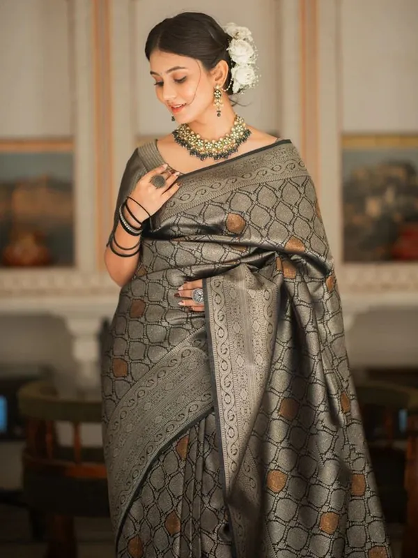 Latest_Design_Soft_Lichi_Silk_Grey_Two-Tone_Wedding_Sadi_with_Brocade_Blouse_Piece_�_Trending_Partywear_Kanjivaram_Saree
