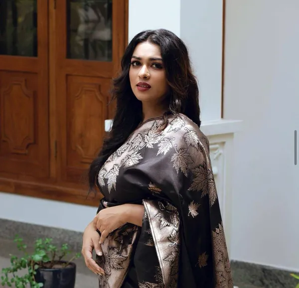 Black_Banarasi_Lichi_Silk_Saree_Latest_Wedding_Collection_|_Stylish_Party_Wear_Sadi_with_Running_Blouse_Piece_|_Ficshop_Designer_Soft_Silk_Sari