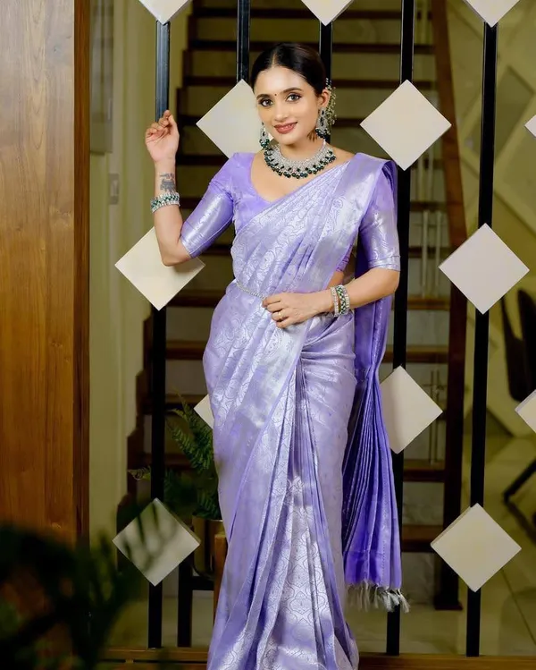 Lavender_Banarasi_Litchi_Silk_Saree_-_Lavender_party_wear_saree_new_collection_|_Latest_Design,_Pattu_Party_Wear_Sari_with_Blouse_Piece_-_Soft_Litchi_Silk