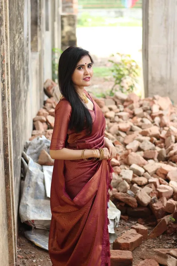Maroon_Banarasi_Silk_Saree_New_Collection_|_Premium_Quality_Fabric_|_Latest_Design_Party_Wear_Saree_with_Blouse_Piece_|_Wedding_&_Festive_Soft_Lichi_Silk_Saree