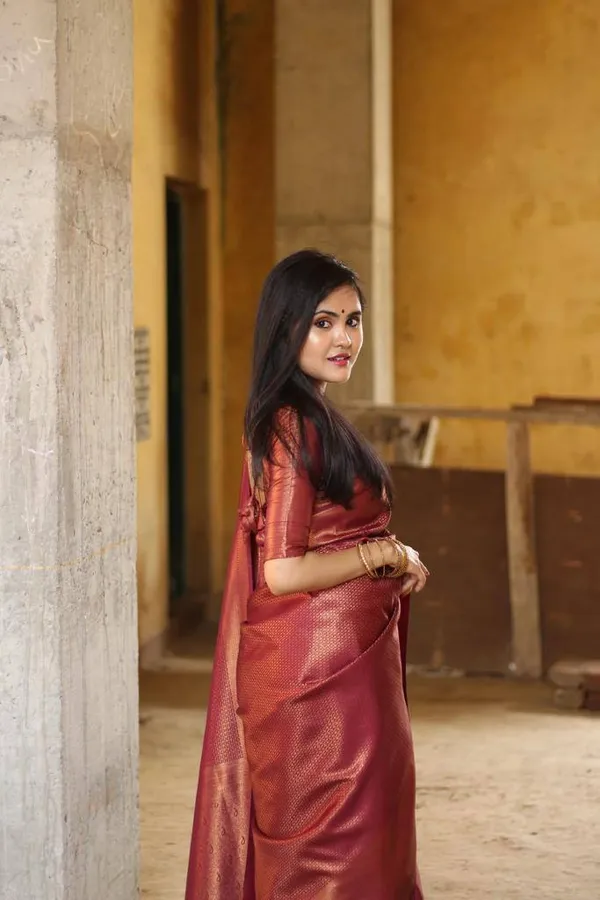 Maroon_Banarasi_Silk_Saree_New_Collection_|_Premium_Quality_Fabric_|_Latest_Design_Party_Wear_Saree_with_Blouse_Piece_|_Wedding_&_Festive_Soft_Lichi_Silk_Saree
