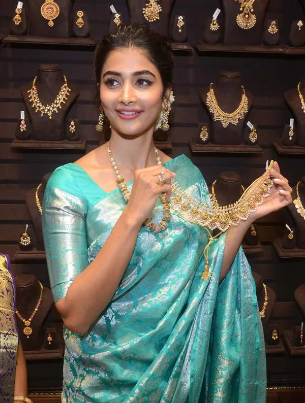 Aqua_Blue_Soft_Lichi_Silk_Latest_Design_Pattu_Party_Wear_Sadi_with_Jacquard_Border_�_Trending_Wedding_Sari_with_Blouse_Piece