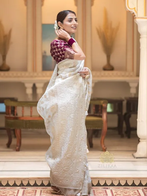 Off-White_Saree_New_Collection_�_Elegant_Banarasi_Saree_with_Latest_Design,_Rich_Pallu_&_Contrast_Blouse_|_Wedding_&_Partywear_Stylish_Sadi_with_Blouse_Piece_in_Soft_Lichi_Silk
