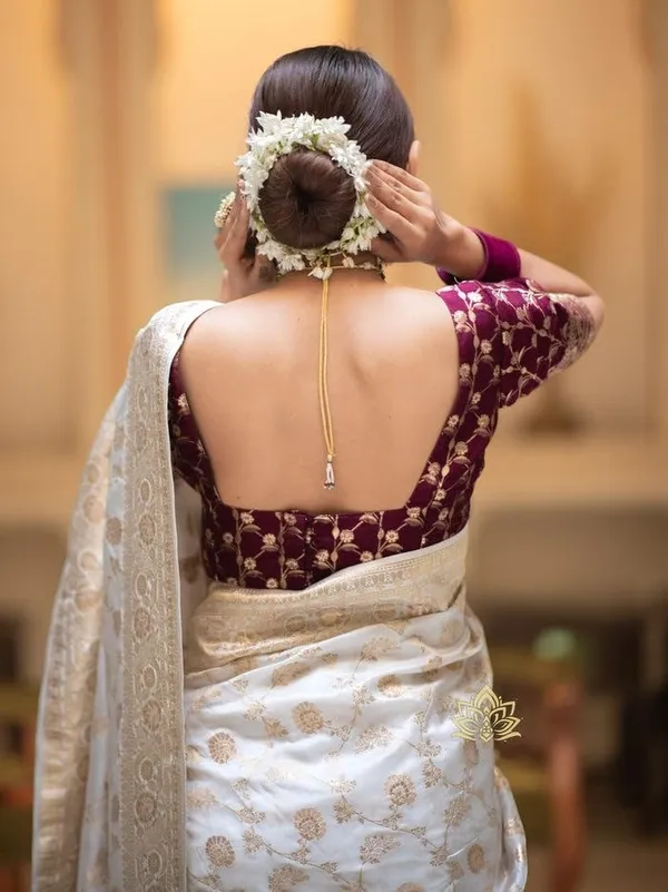 Off-White_Saree_New_Collection_�_Elegant_Banarasi_Saree_with_Latest_Design,_Rich_Pallu_&_Contrast_Blouse_|_Wedding_&_Partywear_Stylish_Sadi_with_Blouse_Piece_in_Soft_Lichi_Silk