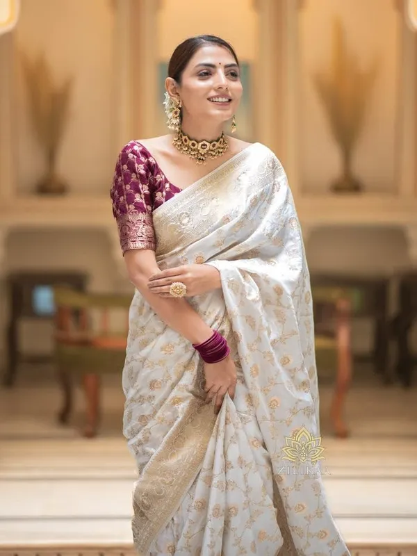 Off-White_Saree_New_Collection_�_Elegant_Banarasi_Saree_with_Latest_Design,_Rich_Pallu_&_Contrast_Blouse_|_Wedding_&_Partywear_Stylish_Sadi_with_Blouse_Piece_in_Soft_Lichi_Silk