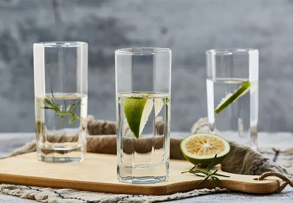 Set_of_12_Italian_Premium_Glasses_for_Juices_and_Water_|_Stylish_and_Attractive_Crystal_Design_Glasses