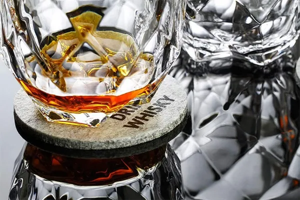 Set_of_2_Italian_Premium_Whiskey_Glasses_for_Drinks_|_Stylish_and_Attractive_Crystal_Design_Glasses