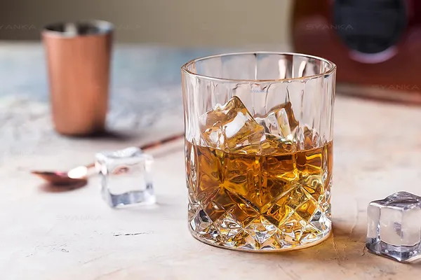 Set_of_2_Italian_Premium_Whiskey_Glasses_for_Drinks_|_Stylish_and_Attractive_Crystal_Design_Glasses