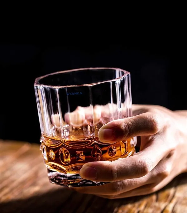 Set_of_2_Italian_Premium_Whiskey_Glasses_for_Drinks_|_Stylish_and_Attractive_Crystal_Design_Glasses