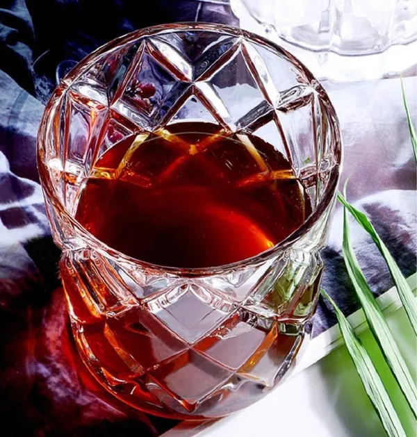 Set_of_4_Italian_Premium_Whiskey_Glasses_for_Drinks_|_Stylish_and_Attractive_Crystal_Design_Glasses
