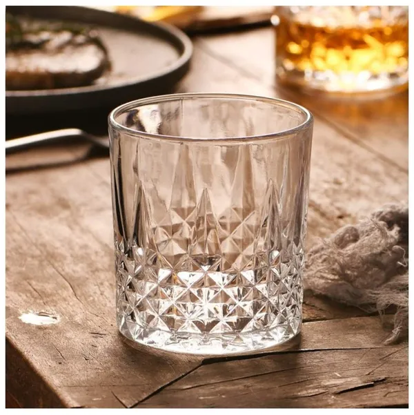 Set_of_4_Italian_Premium_Whiskey_Glasses_for_Drinks_|_Stylish_and_Attractive_Crystal_Design_Glasses