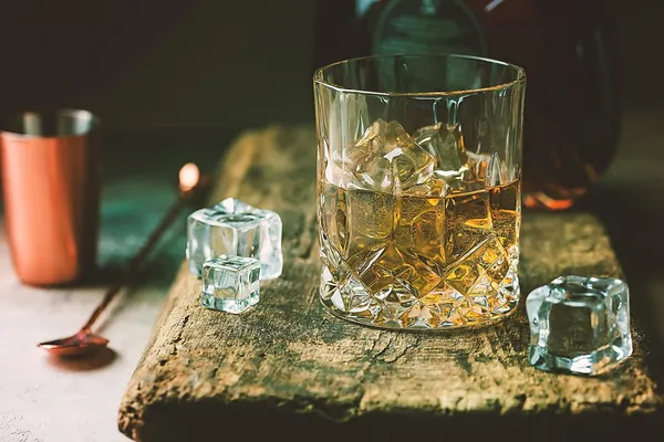 Set_of_4_Italian_Premium_Whiskey_Glasses_for_Drinks_|_Stylish_and_Attractive_Crystal_Design_Glasses