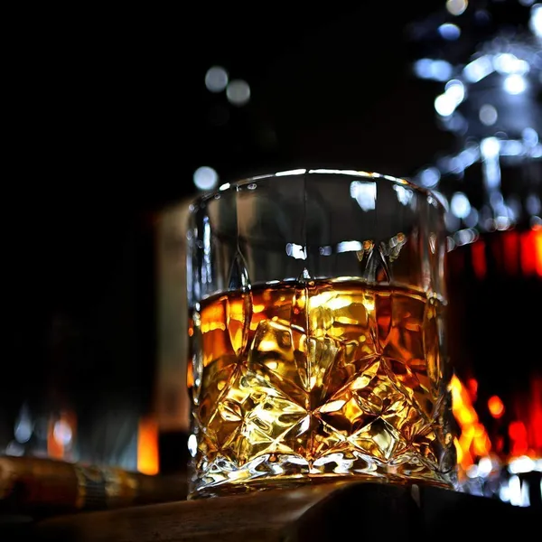 Set_of_4_Italian_Premium_Whiskey_Glasses_for_Drinks_|_Stylish_and_Attractive_Crystal_Design_Glasses