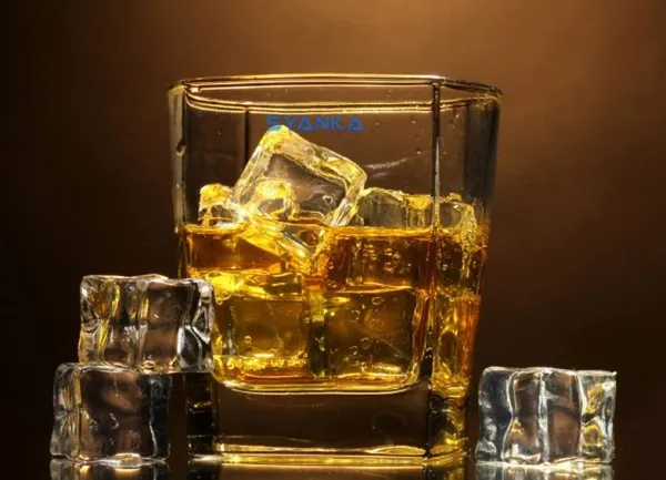 Set_of_4_Italian_Premium_Whiskey_Glasses_for_Drinks_|_Stylish_and_Attractive_Crystal_Design_Glasses