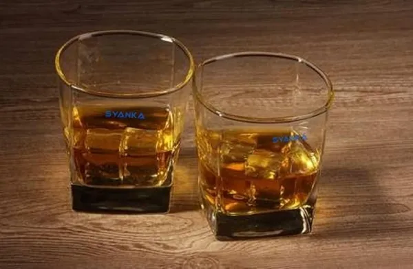 Set_of_4_Italian_Premium_Whiskey_Glasses_for_Drinks_|_Stylish_and_Attractive_Crystal_Design_Glasses