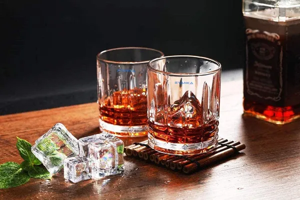 Set_of_6_Italian_Premium_Whiskey_Glasses_for_Drinks_|_Stylish_and_Attractive_Crystal_Design_Glasses
