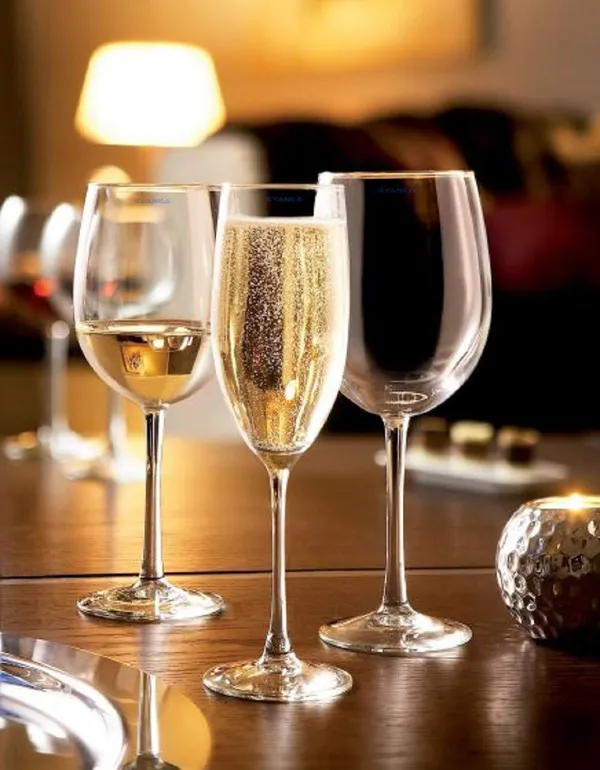 Set_of_6_Italian_Premium_Champagne_Flutes_Glasses_for_Red_and_White_Wine_|_Stylish_and_Attractive_Crystal_Design_Glasses