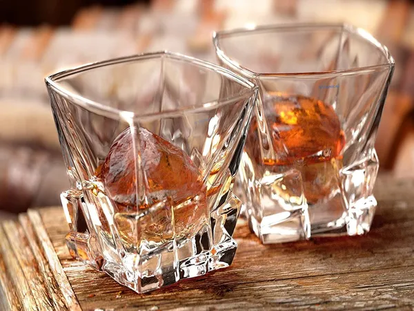 Set_of_6_Italian_Premium_Whiskey_Glasses_for_Drinks_|_Stylish_and_Attractive_Crystal_Design_Glasses