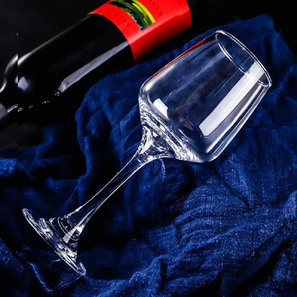 Set_of_8_Italian_Premium_Wine_Glasses_for_Red_and_White_Wine_|_Stylish_and_Attractive_Crystal_Design_Glasses
