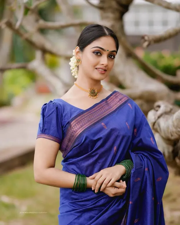 Navy_Blue_Lichi_Silk_Saree_New_Collection_|_Rich_Pallu_Saree_with_Exclusive_Running_Blouse_|_Trending_Jacquard_Party_Wear