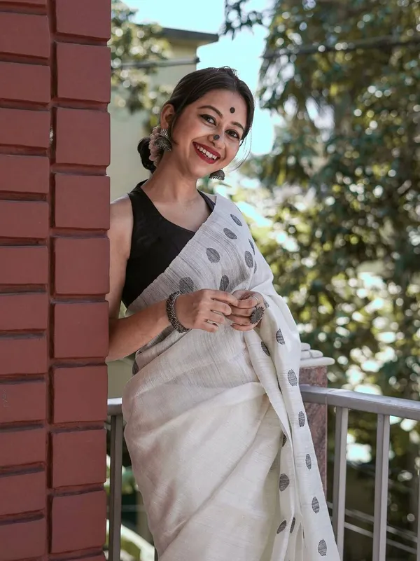 White_Cotton_Silk_Saree_New_Collection_|_Latest_Design_Polka_Dot_Saree_with_Contrast_Black_Blouse_Piece_|_Soft_Lilan_Slab