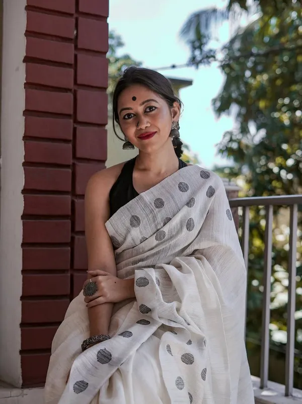 White_Cotton_Silk_Saree_New_Collection_|_Latest_Design_Polka_Dot_Saree_with_Contrast_Black_Blouse_Piece_|_Soft_Lilan_Slab