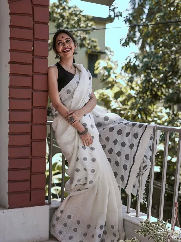 White_Cotton_Silk_Saree_New_Collection_|_Latest_Design_Polka_Dot_Saree_with_Contrast_Black_Blouse_Piece_|_Soft_Lilan_Slab