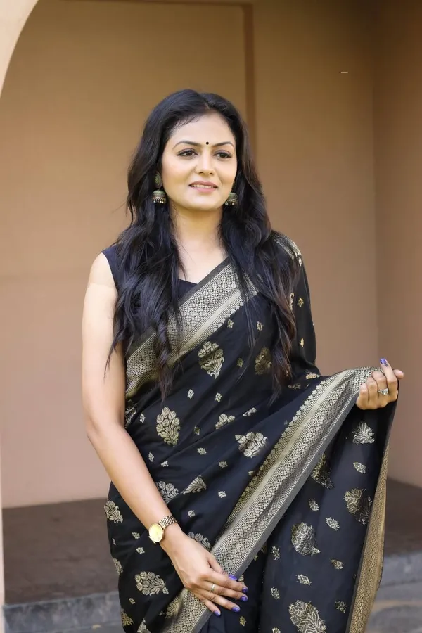 Black_Banarasi_Saree_New_Collection_�_Stylish_Zari_Woven_Partywear_Saree_with_Brocade_Blouse_|_Wedding_&_Festive_Wear_|_Soft_Lichi_Silk_Saree