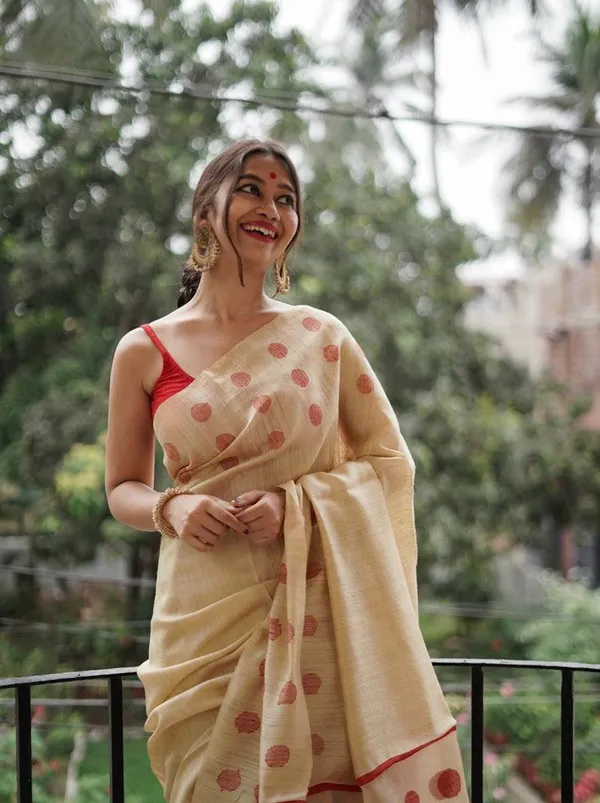 Beige_Cotton_Silk_Saree_New_Collection_|_Latest_Design_Polka_Dot_Saree_with_Contrast_Red_Blouse_Piece_|_Soft_Lilan_Slab