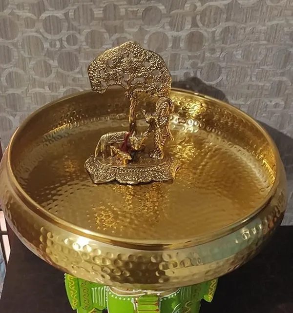 Golden_Flower_Decorative_Urli_Bowl_For_Home_|_Handcrafted_Bowl_For_Floating_Flowers