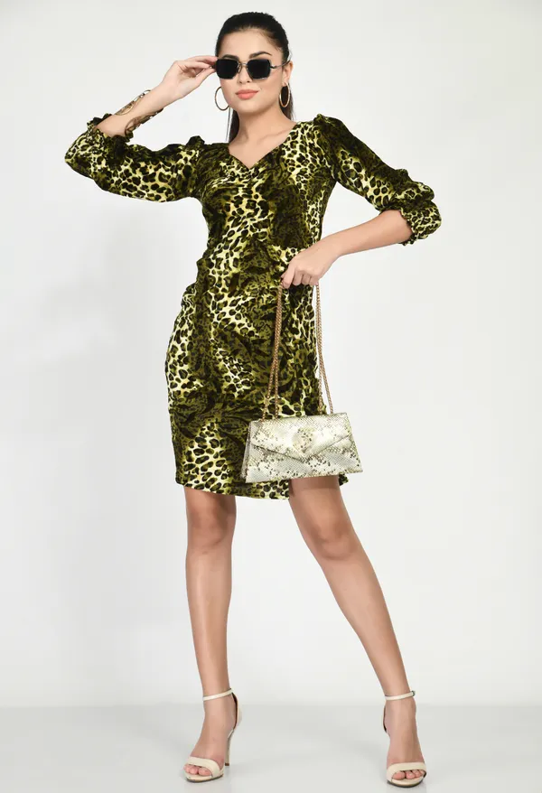 Bold_&_Chic_Leopard_Print_Velvet_Dress
