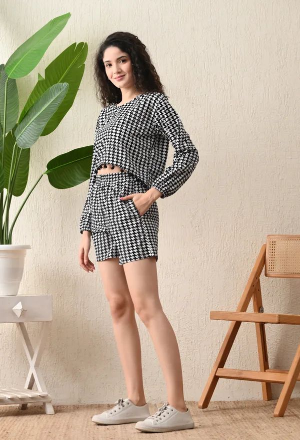 Houndstooth_Co-ord_Set_–_Casual_&_Stylish_Outfit