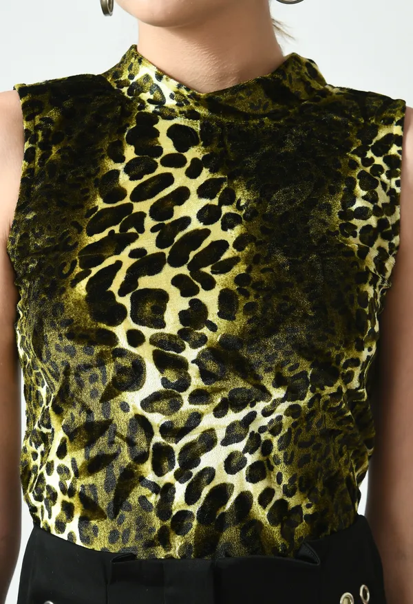 Green_Velvet_Round_Neck_Sleeveless_Top_For_Women
