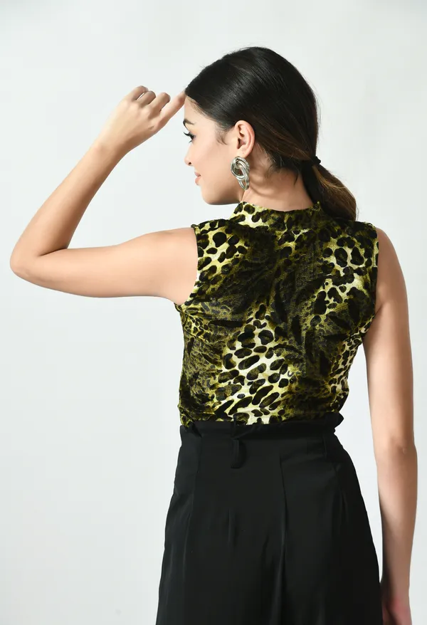 Green_Velvet_Round_Neck_Sleeveless_Top_For_Women