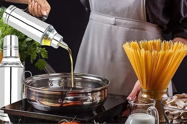 Silver_Stainless_Steel_Oil_Pourer_Oil_Dispenser_With_Handle