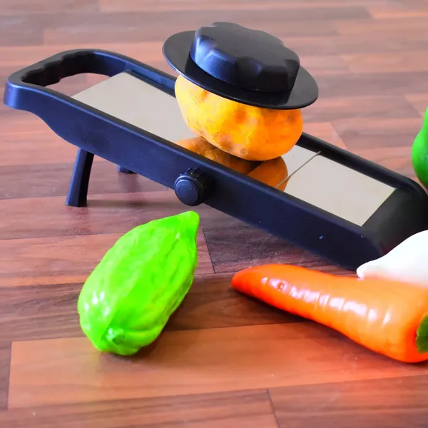 Black_Multipurpose_Potato/Onion_Slicer_and_Grater