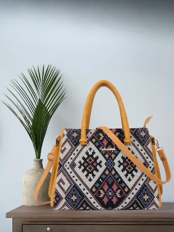 Beige_Jute_&_PU_Leather_Closure_Zip_Shoulder_Bag_(_33_*_23_*_11_Cm)