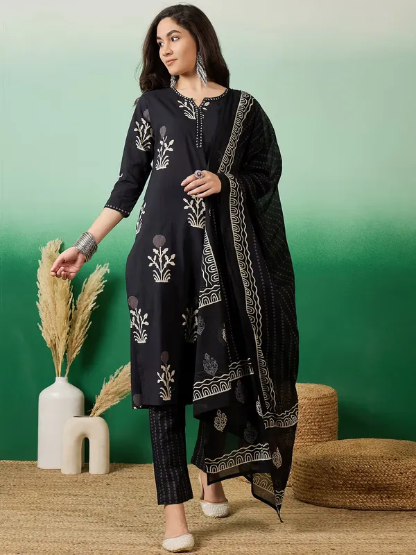 Black_Discharge_print_with_Round_neck_embroidered_cotton_kurta_sets