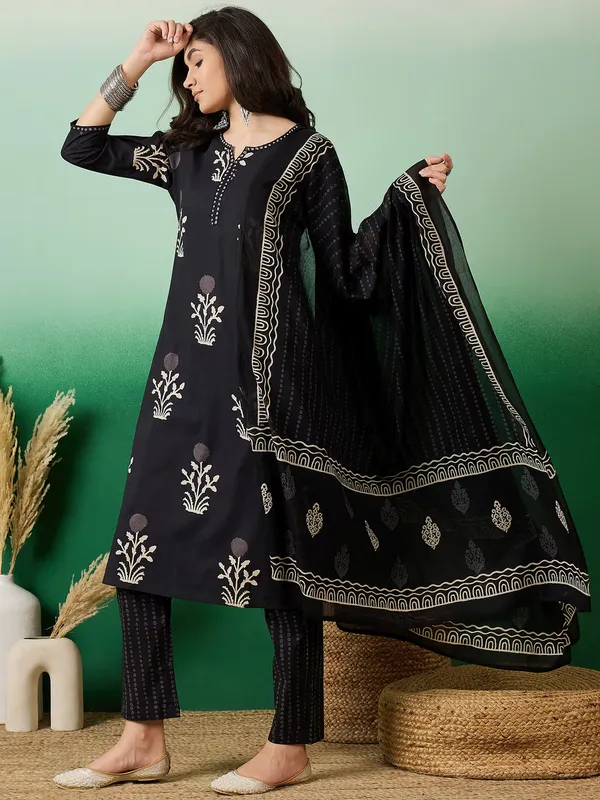 Black_Discharge_print_with_Round_neck_embroidered_cotton_kurta_sets