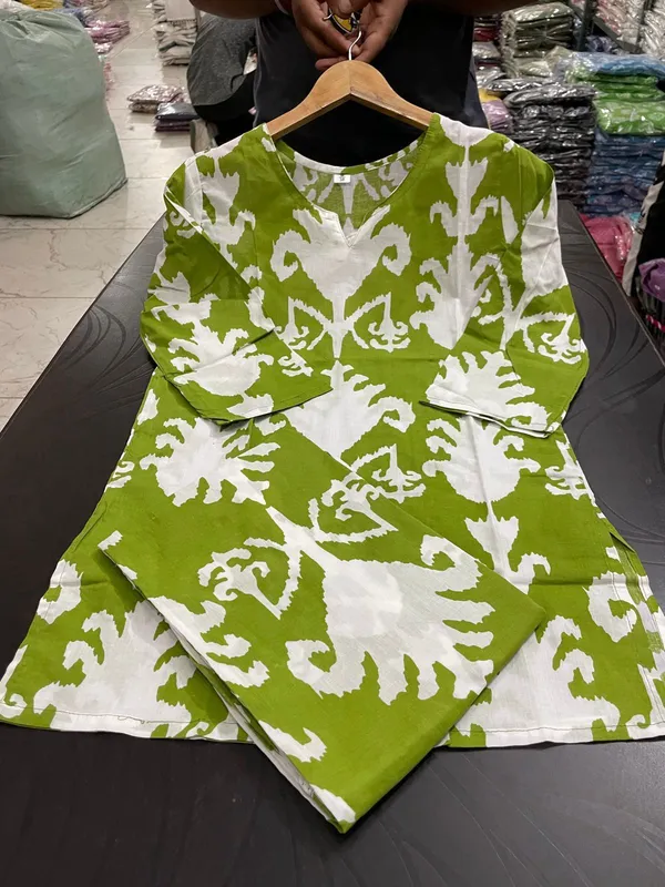 Women's_Viscose_Cotton_Green_Floral_Printed_Kurta_and_Pant_Set_|_Co-Ord_Set_for_Women