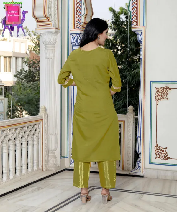 Neon_Makhan_Malai_Roman_Silk_Neon_Embroidered_Kurta_Set_For_Women