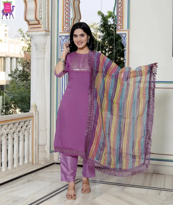 Lavender_Makhan_Malai_Roman_Silk_Embroidered_Kurta_Set_For_Women