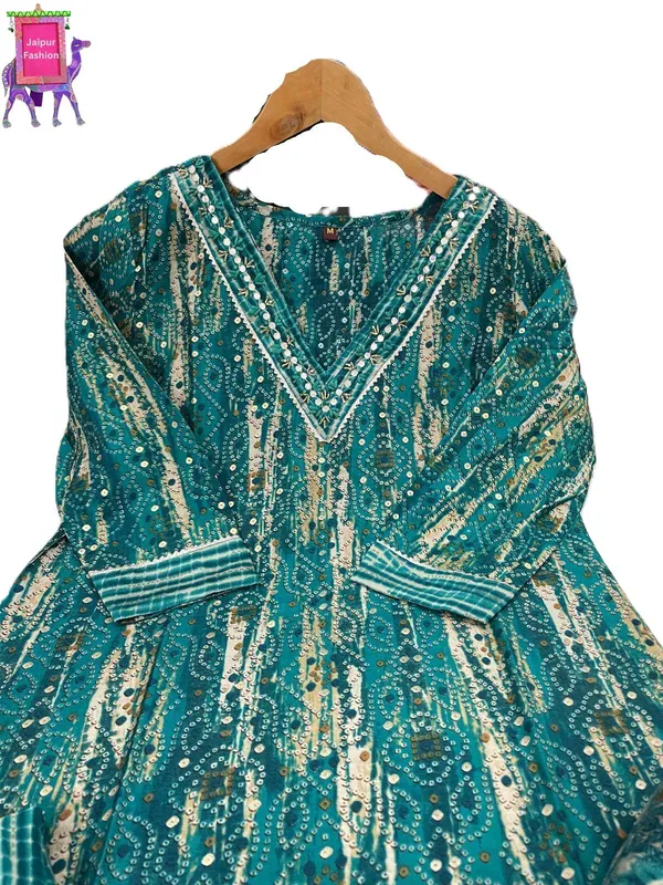 Green_Maslin_Pattern_Print_Festive_Kurta_Set_For_Women