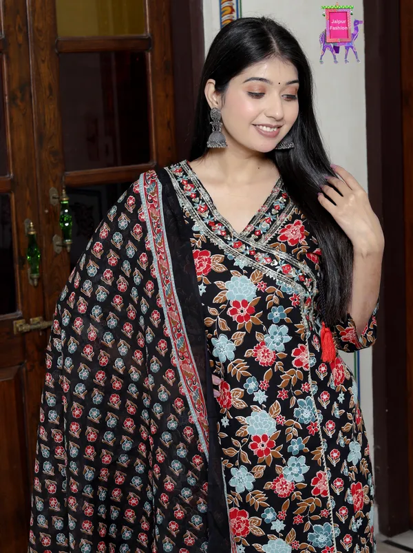 Jaipuri_Print_V_Neck_Cotton_Angrakha_Pattern_black_kurta_Set