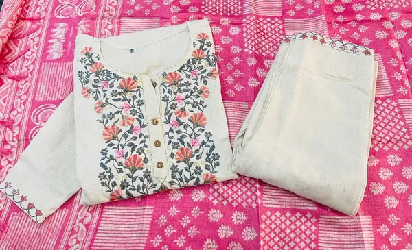 Handloom_Cotton_Embroidered_off_white_Kurta_Set_With_Khadi_Silk_Dupatta